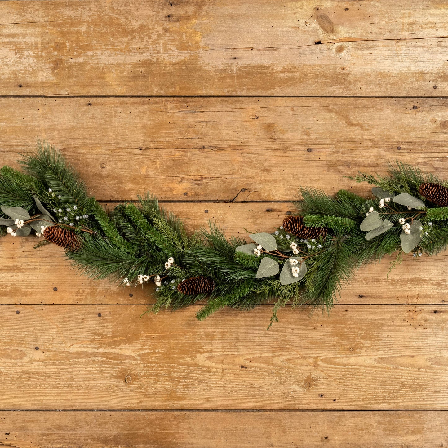 6' MIXED PINE, EUCALYPTUS & BERRY GARLAND