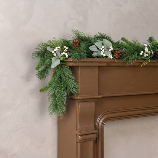 6' MIXED PINE, EUCALYPTUS & BERRY GARLAND